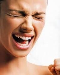 Il nervosismo di una donna è un sintomo della presenza di parassiti