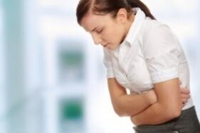 La stitichezza in una donna è un sintomo della presenza di parassiti